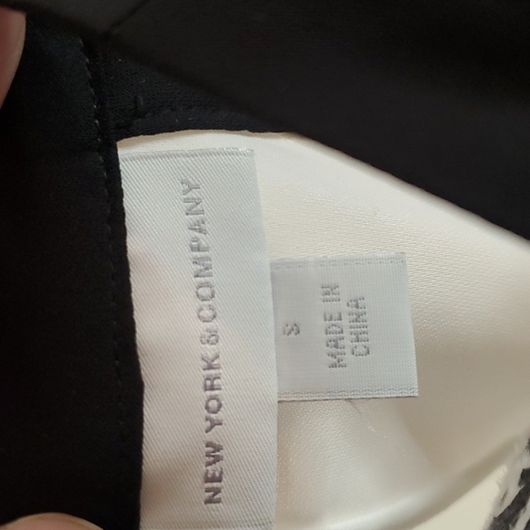 New York & Company Woman's Top EUC - Picture 2 of 7